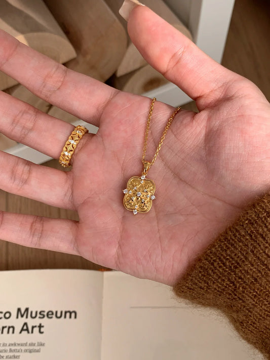 [Retro Luxe] 18k Iris Pendant Necklace - Amulet Pendant with Double-Sided White Pink Diamond, Increase Energy, Perfect for Daily Wear and Special Occasions - YUZENG-jewelrystore.com