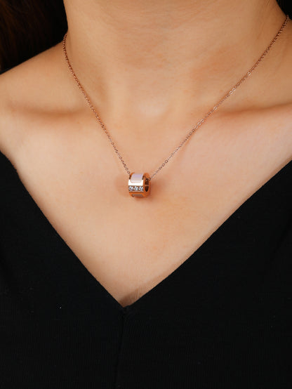 Exquisite 3D hollow round shell diamond necklace. - YUZENG-jewelrystore.com