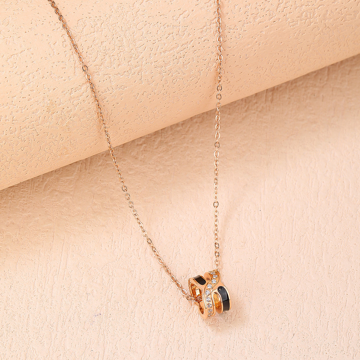 Sparkle in Style with Our Dazzling H Initial Circle Necklace - YUZENG-jewelrystore.com