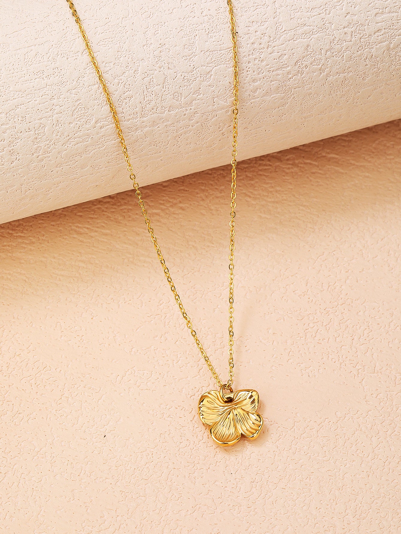 Stainless Steel Plum Blossom Necklace - Minimalist Design, Elegant Style - YUZENG-jewelrystore.com