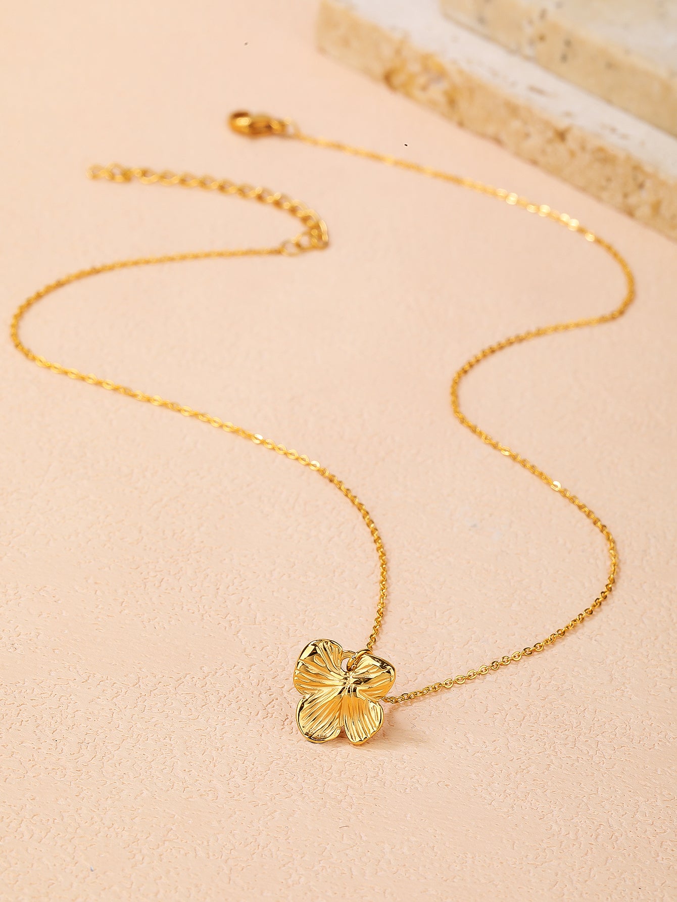 Stainless Steel Plum Blossom Necklace - Minimalist Design, Elegant Style - YUZENG-jewelrystore.com