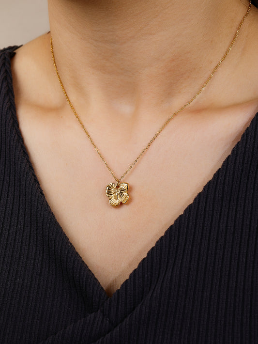 Stainless Steel Plum Blossom Necklace - Minimalist Design, Elegant Style - YUZENG-jewelrystore.com
