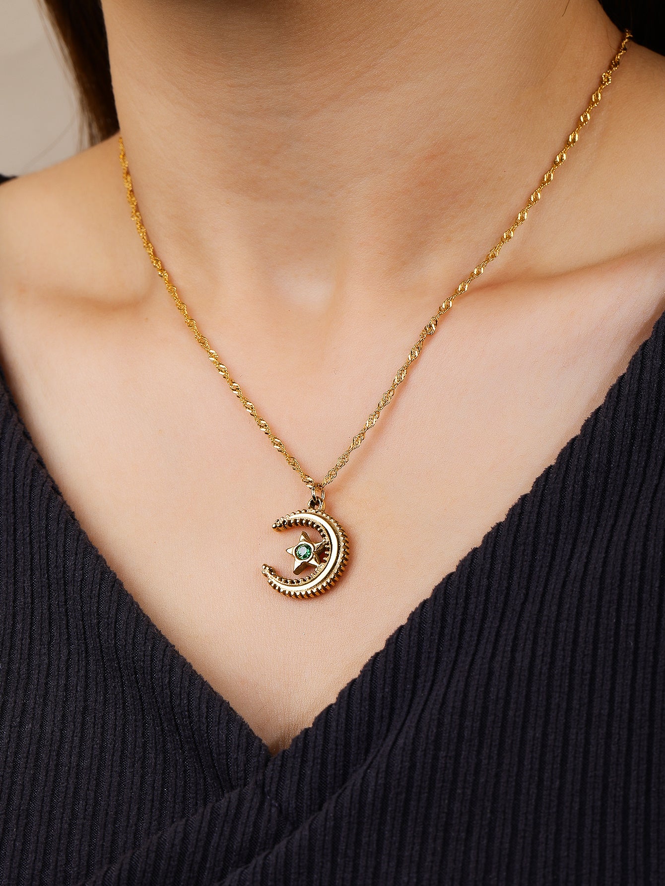 Fashion stainless steel 18k star and moon pendant necklace for women - YUZENG-jewelrystore.com